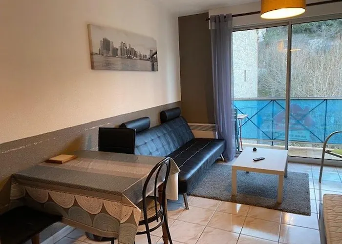 Rénové Avec Balcon à Amélie-les-bains - Fr-1-703-70 *
